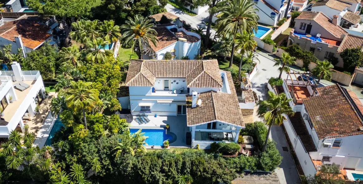 Продажа  отдельно стоящей виллы в Marbesa 24