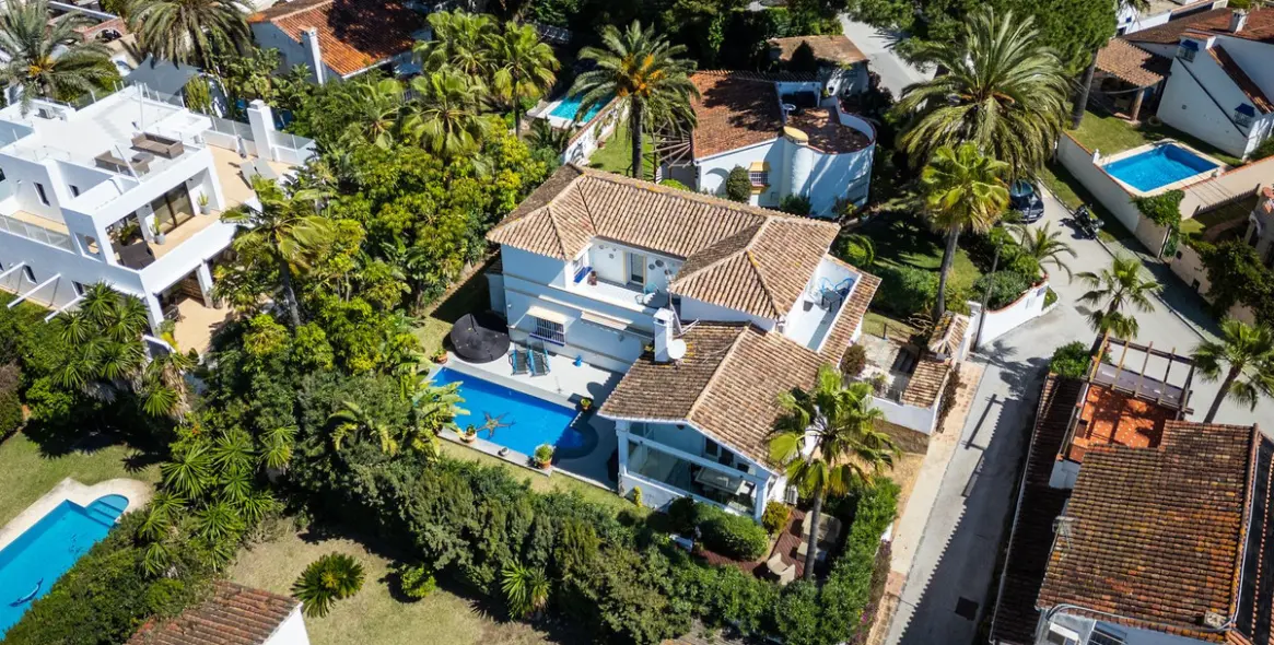 Продажа  отдельно стоящей виллы в Marbesa 26