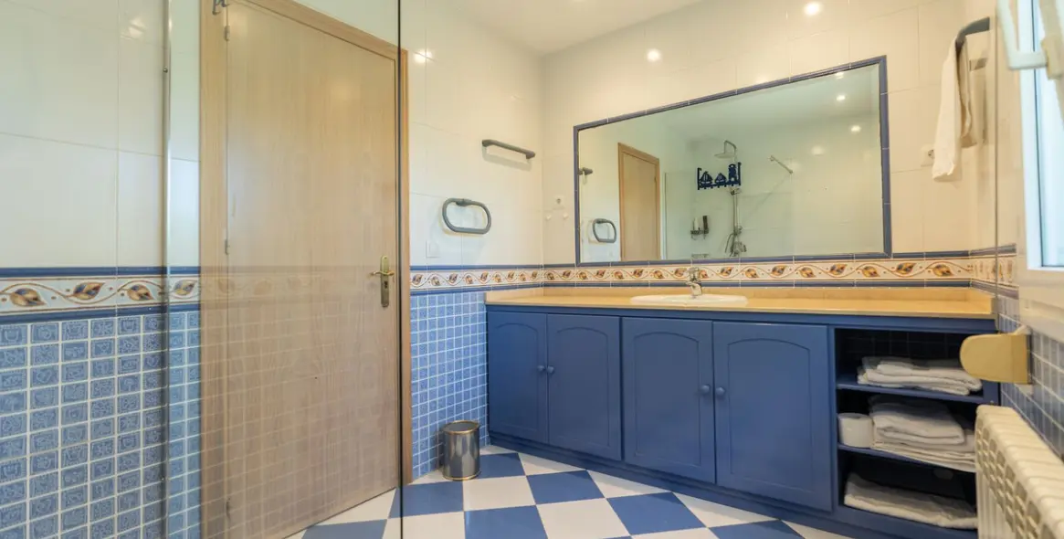 Продажа  отдельно стоящей виллы в Marbesa 32