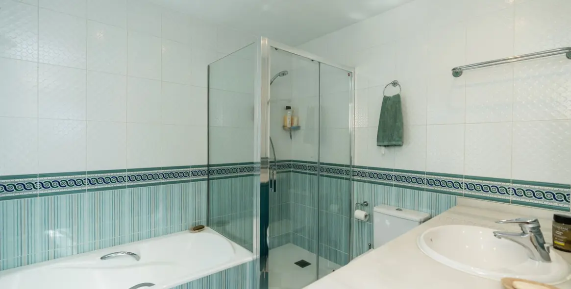 Продажа  отдельно стоящей виллы в Marbesa 36