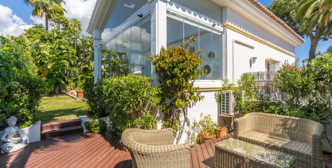 Продажа  отдельно стоящей виллы в Marbesa 47