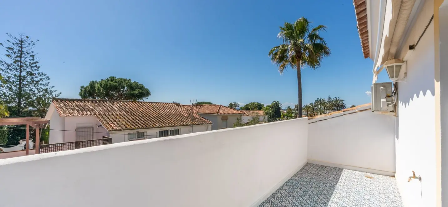 Sale of detached villa in Marbesa 2