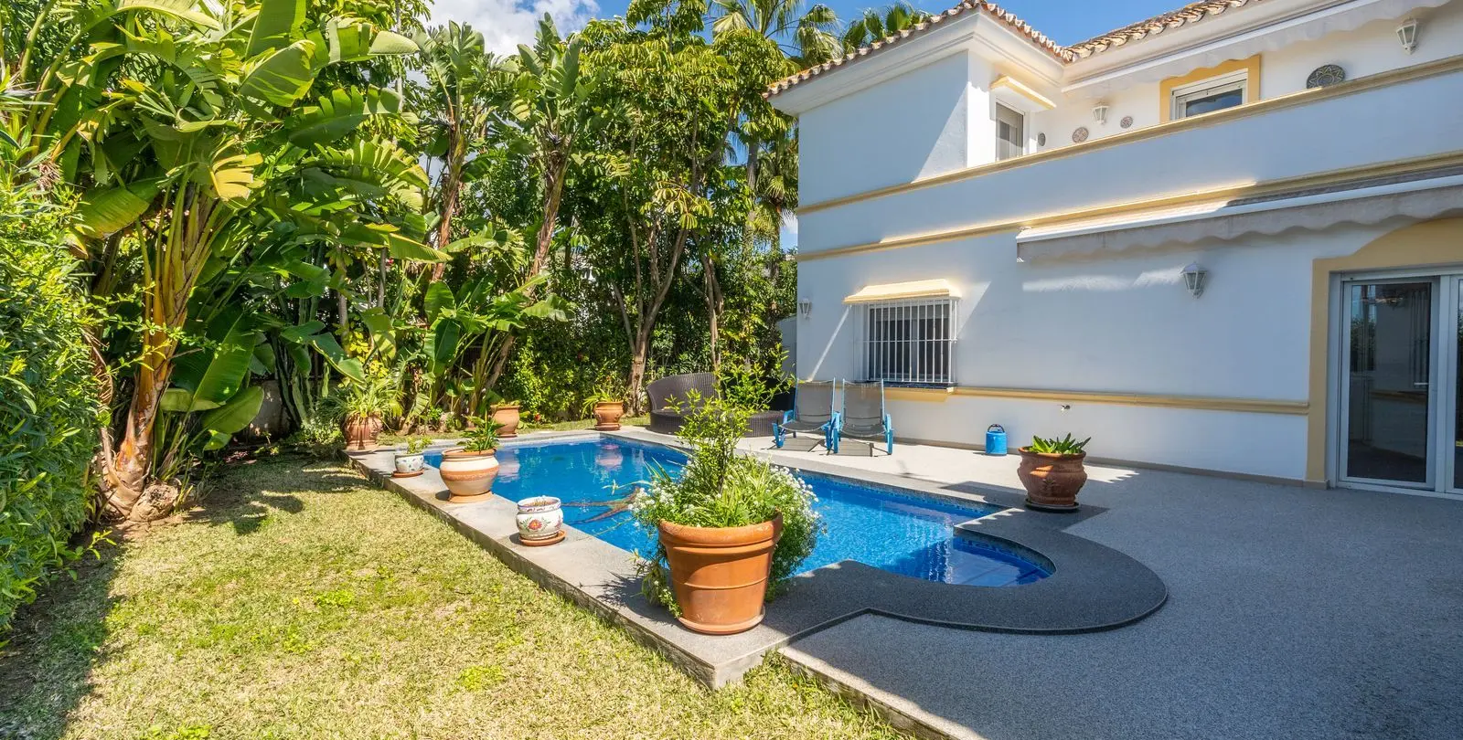 Venta de villa independiente en Marbesa 46