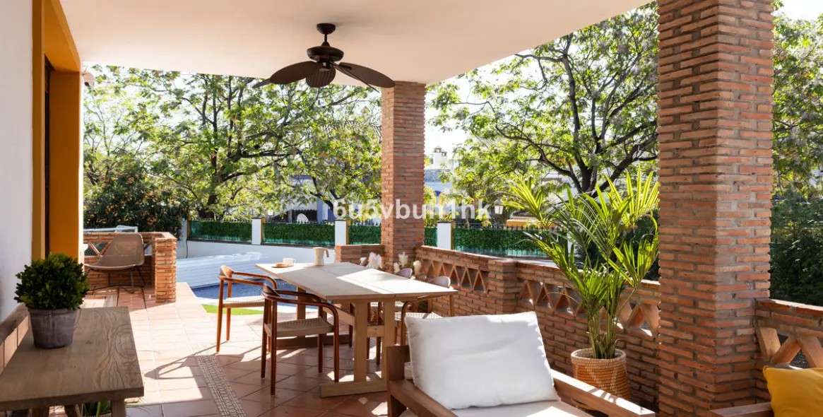 Venta de villa independiente en Linda Vista Baja 9