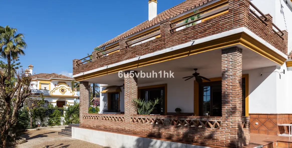 Venta de villa independiente en Linda Vista Baja 36