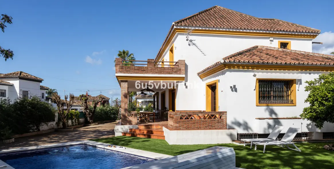 Venta de villa independiente en Linda Vista Baja 41