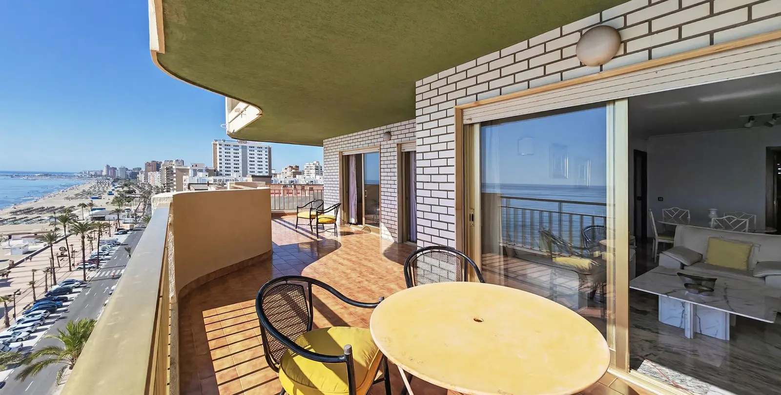 Venta de apartamento en planta media en Fuengirola 2