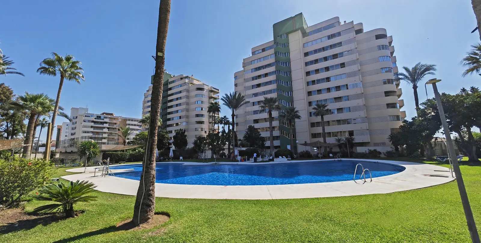 Venta de apartamento en planta media en Fuengirola 26