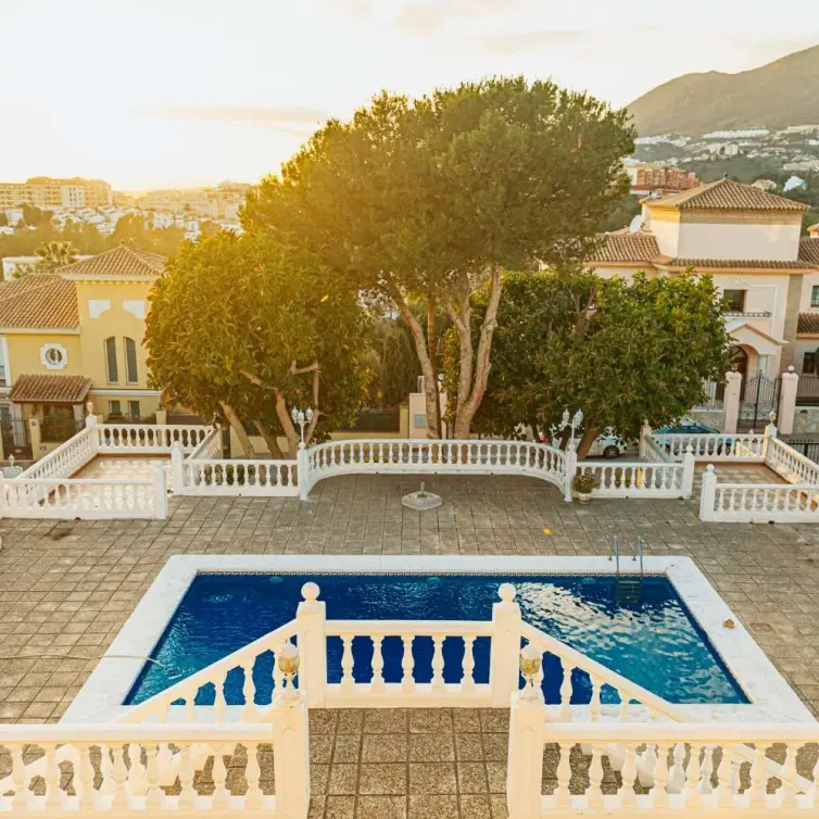 Sale of detached villa in Benalmadena