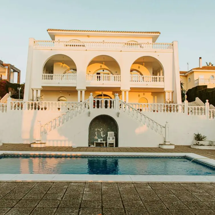 Sale of detached villa in Benalmadena