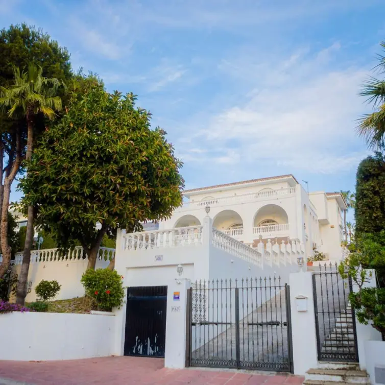 Sale of detached villa in Benalmadena