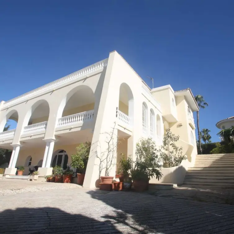 Sale of detached villa in Benalmadena