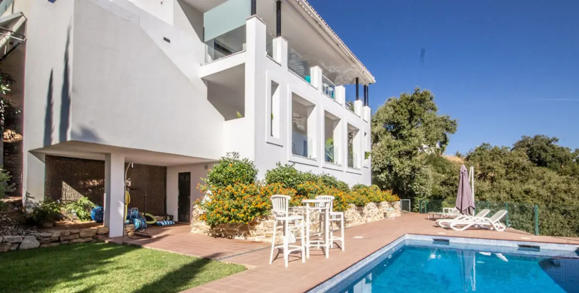 Продажа  отдельно стоящей виллы в Marbella East (район La Mairena) 3