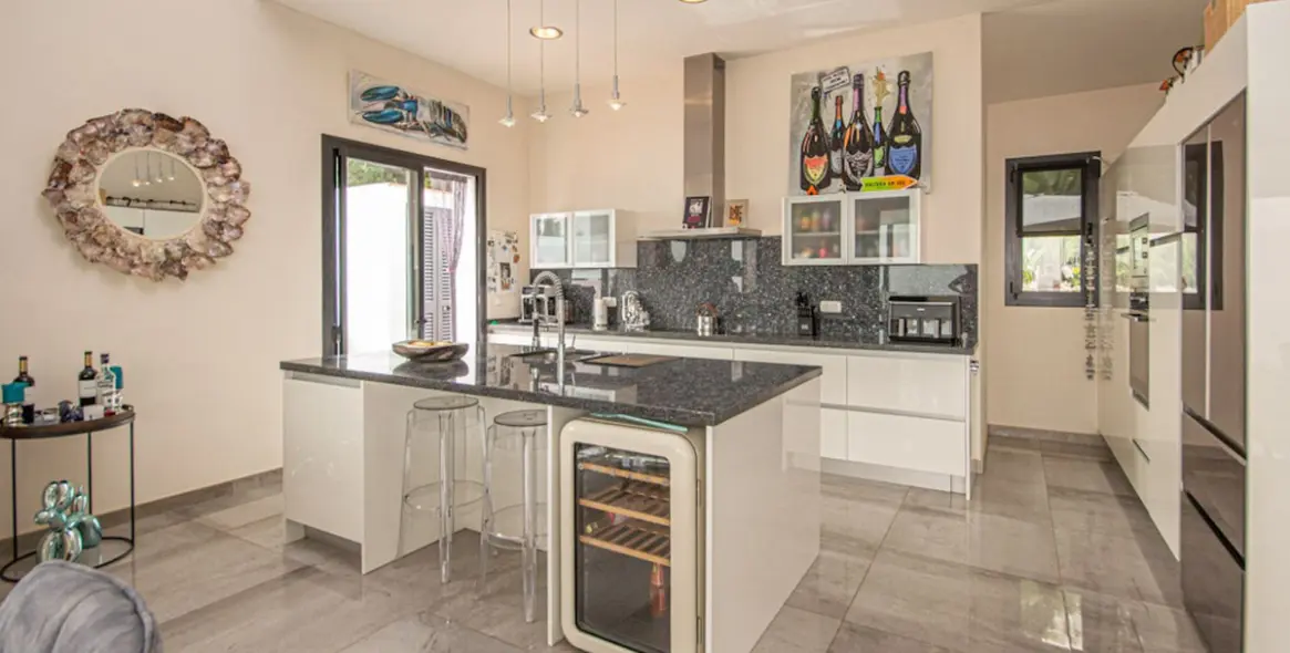 Продажа  отдельно стоящей виллы в Marbella East (район La Mairena) 5