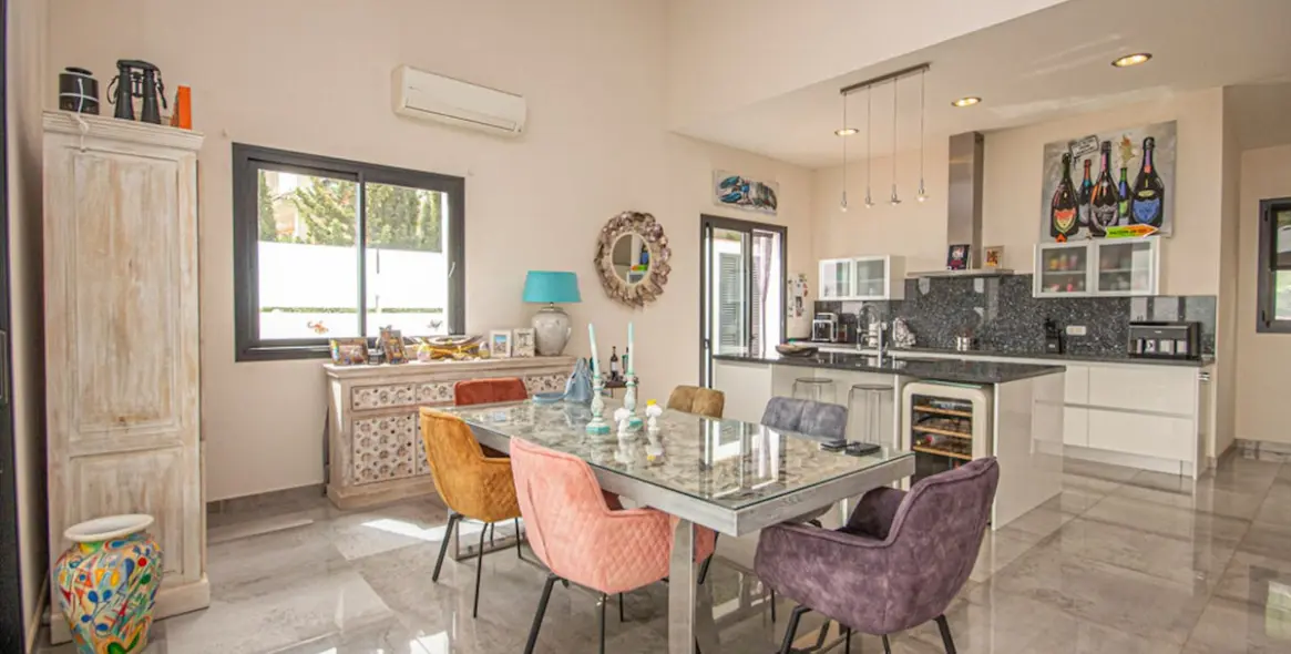 Продажа  отдельно стоящей виллы в Marbella East (район La Mairena) 6