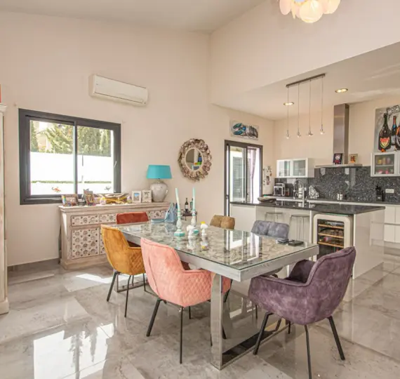 Villa independiente R5143909