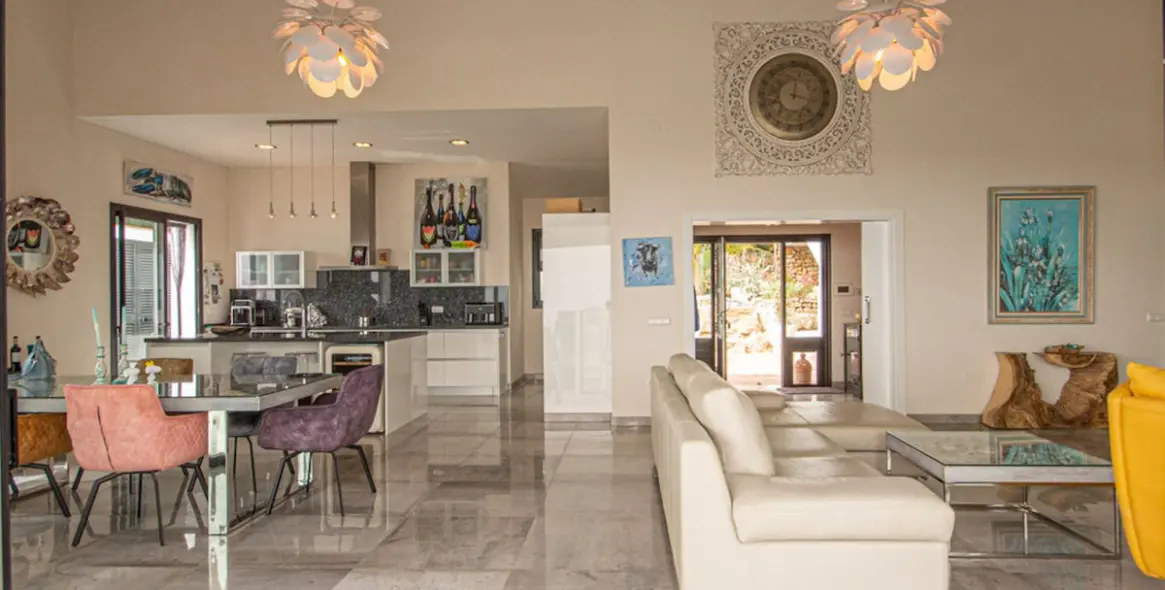 Продажа  отдельно стоящей виллы в Marbella East (район La Mairena) 9