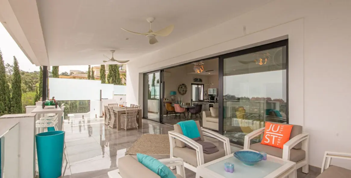 Sale of detached villa in La Mairena 18