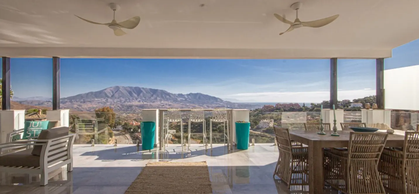 Sale of detached villa in La Mairena 0