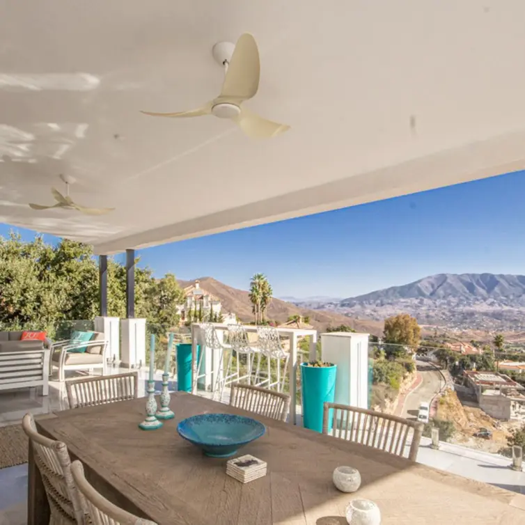 Sale of detached villa in La Mairena