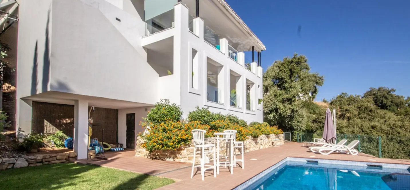 Sale of detached villa in La Mairena 2