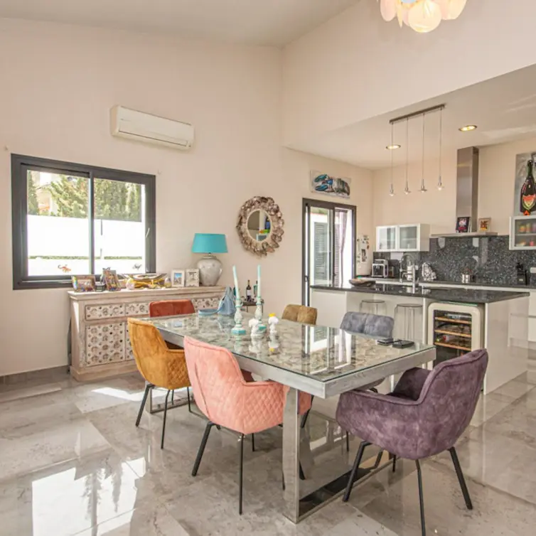 Sale of detached villa in La Mairena
