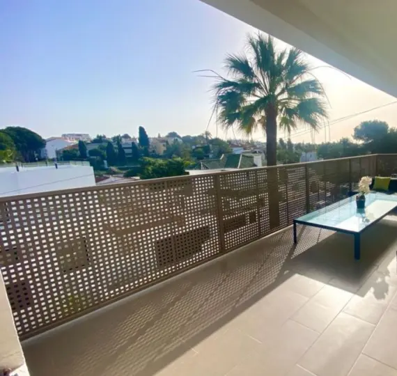 Venta de villa independiente en Nueva Andalucía