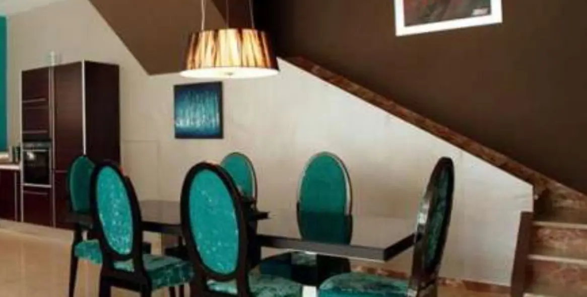 Venta de villa independiente en Nueva Andalucía 5