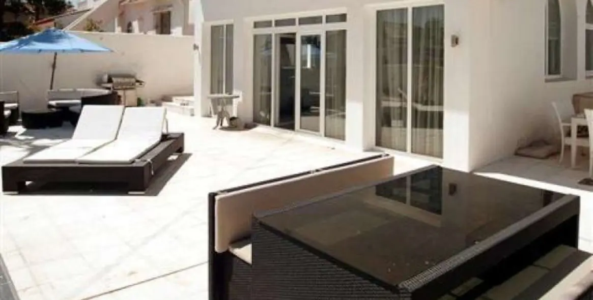 Venta de villa independiente en Nueva Andalucía 19