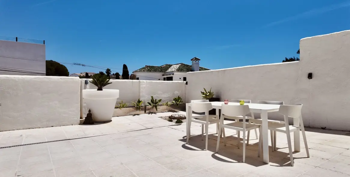 Sale of detached villa in Nueva Andalucía 3