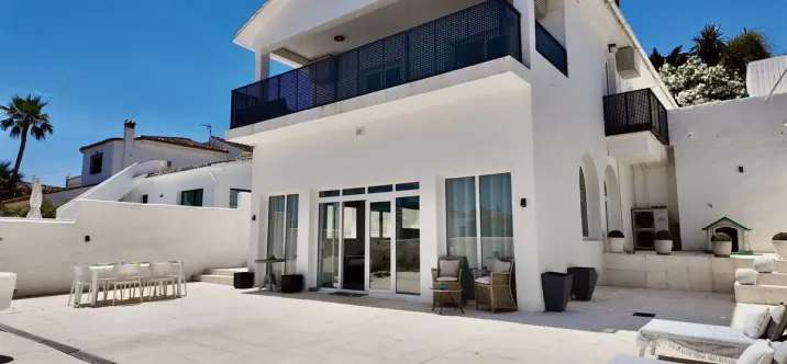 Venta de villa independiente en Nueva Andalucía 0