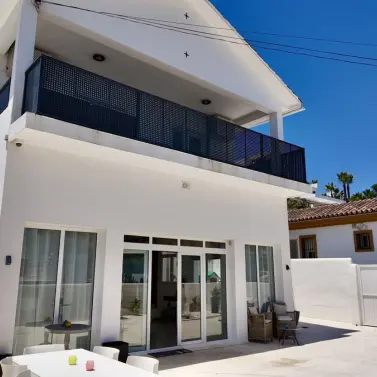 Venta de villa independiente en Nueva Andalucía