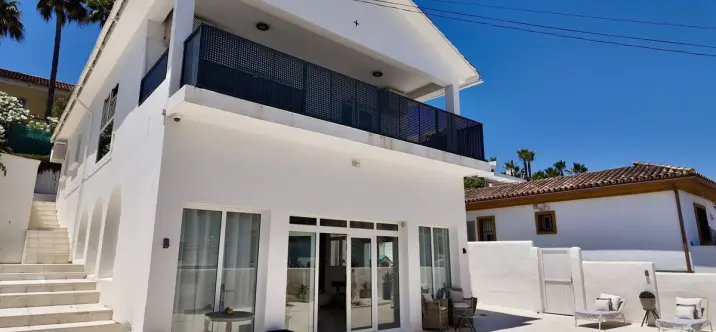 Venta de villa independiente en Nueva Andalucía 1