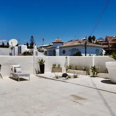 Venta de villa independiente en Nueva Andalucía