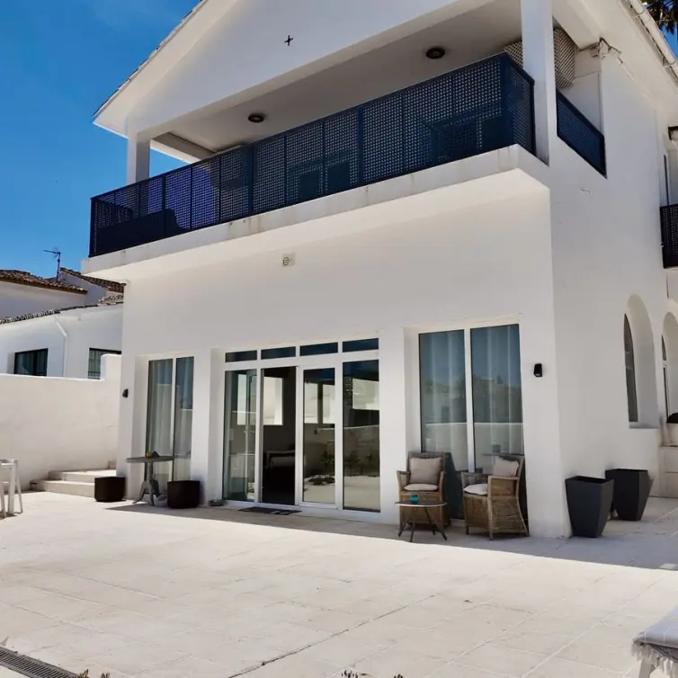Sale of detached villa in Nueva Andalucía