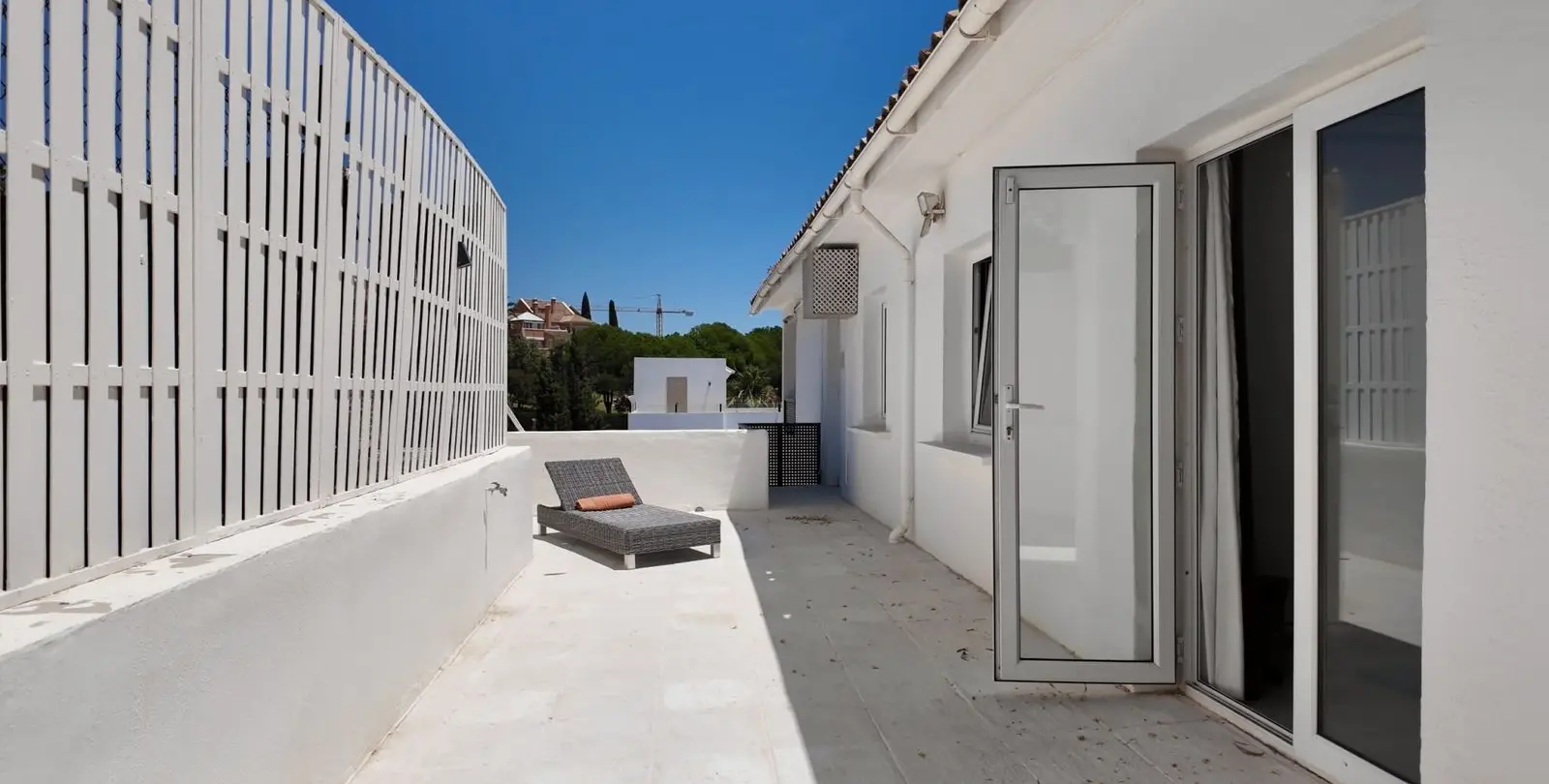 Sale of detached villa in Nueva Andalucía 28