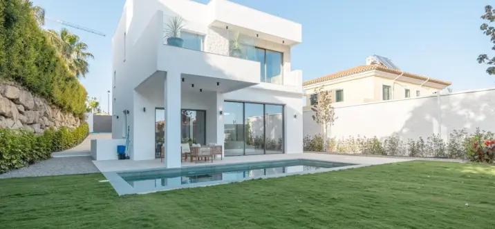 Venta de villa independiente en Estepona 0