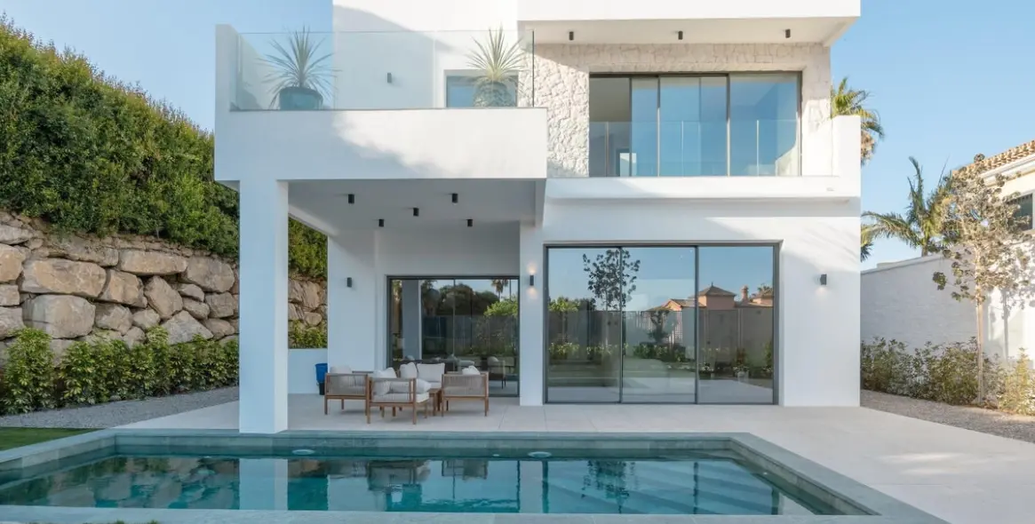 Venta de villa independiente en Estepona 2