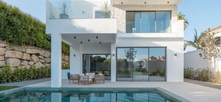 Venta de villa independiente en Estepona 1