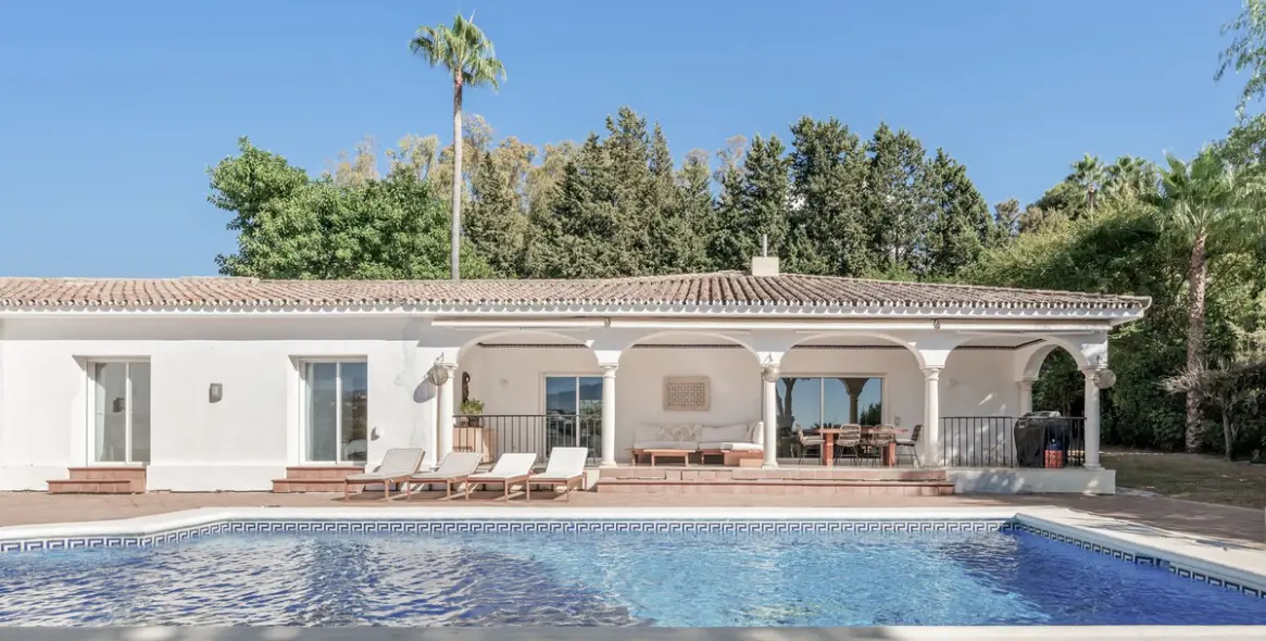 Продажа  отдельно стоящей виллы в Estepona (район El Paraiso) 3