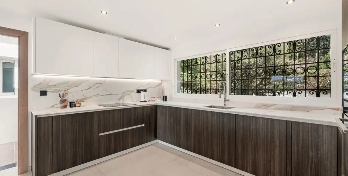 Продажа  отдельно стоящей виллы в Estepona (район El Paraiso) 11