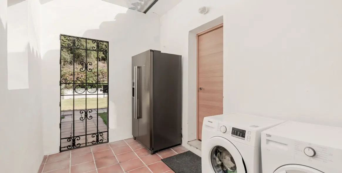 Продажа  отдельно стоящей виллы в Estepona (район El Paraiso) 12