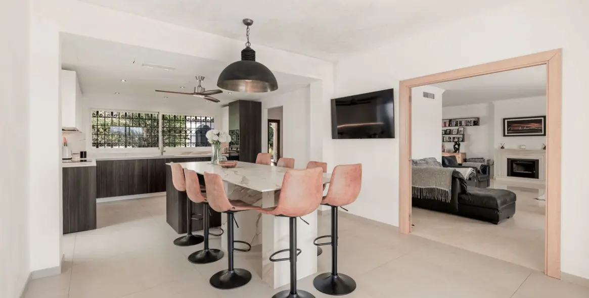 Продажа  отдельно стоящей виллы в Estepona (район El Paraiso) 14