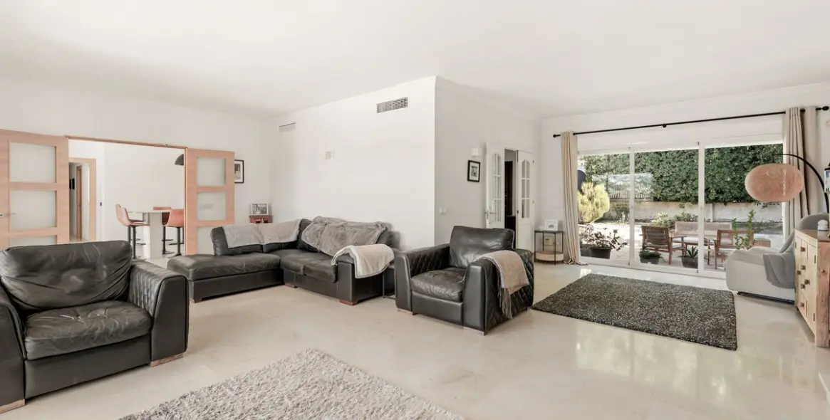 Продажа  отдельно стоящей виллы в Estepona (район El Paraiso) 16