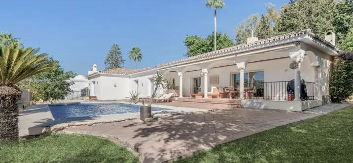 Venta de villa independiente en El Paraiso 3