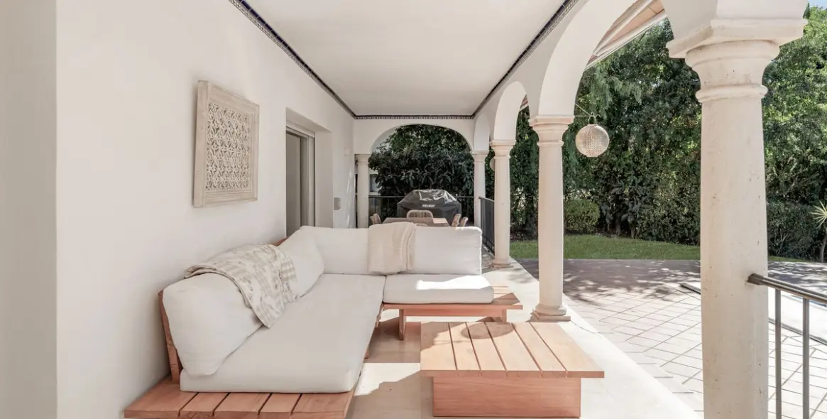 Venta de villa independiente en El Paraiso 22