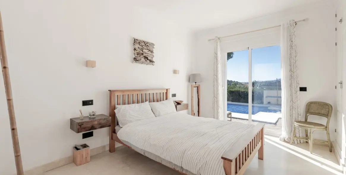 Venta de villa independiente en El Paraiso 23