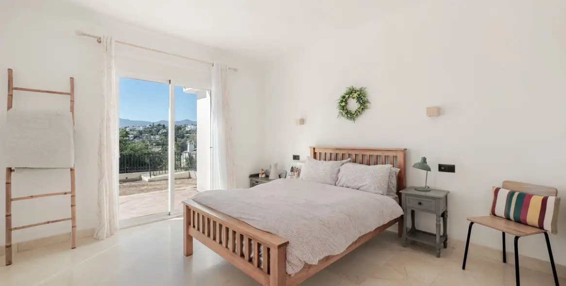 Venta de villa independiente en El Paraiso 25