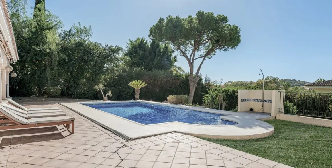 Venta de villa independiente en El Paraiso 32