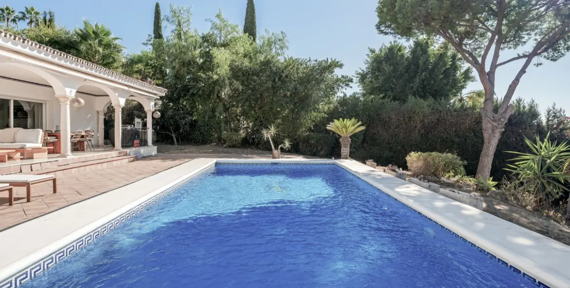 Venta de villa independiente en El Paraiso 33